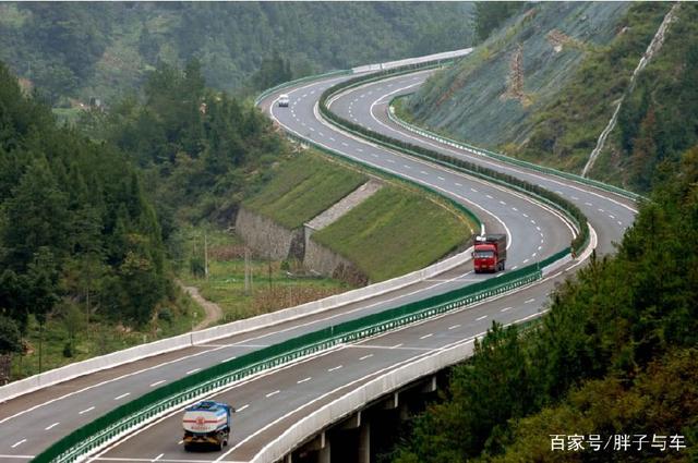高速公路直线长度竟然有限制，最长直线只有这个数？-有驾